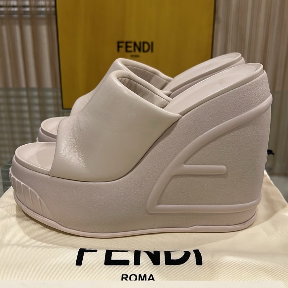 🔥🔥🔥Authentic FENDI Women’s wedge